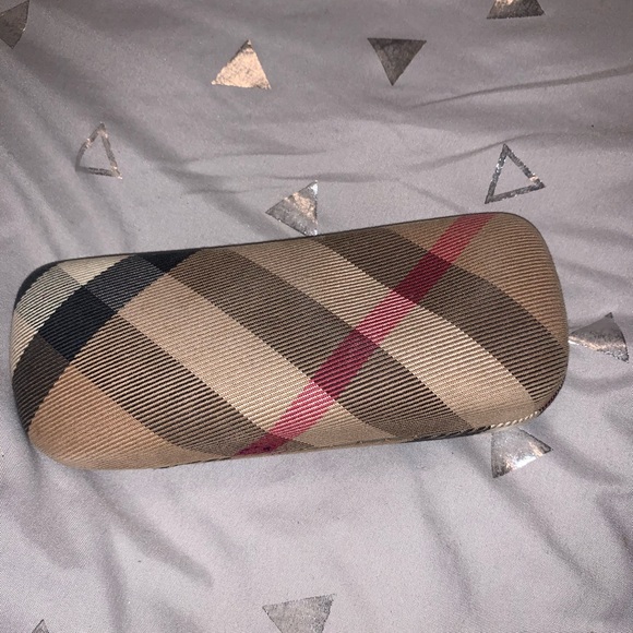 Burberry glasses case - Picture 3 of 3